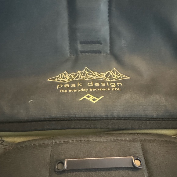 Peak Design 20L Black Photographers Backpack - Picture 2 of 10